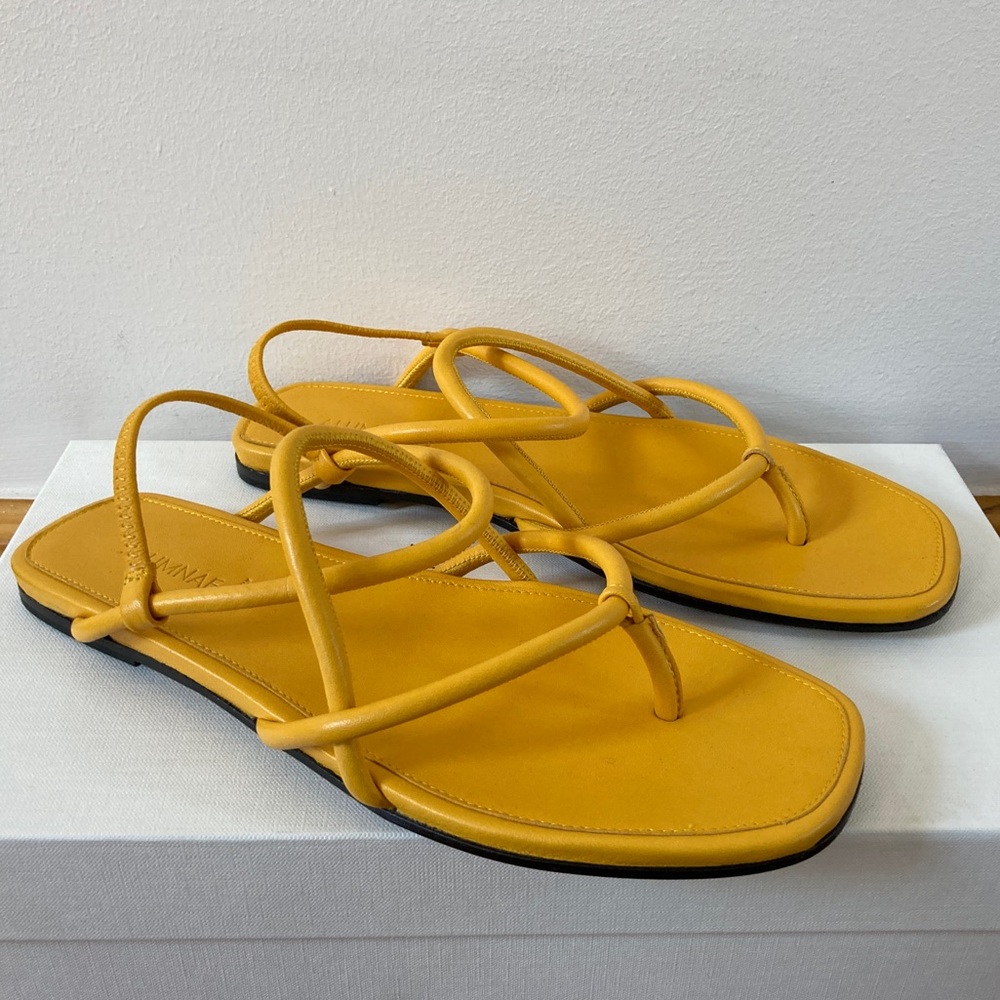 Alumnae yellow thong sandals
